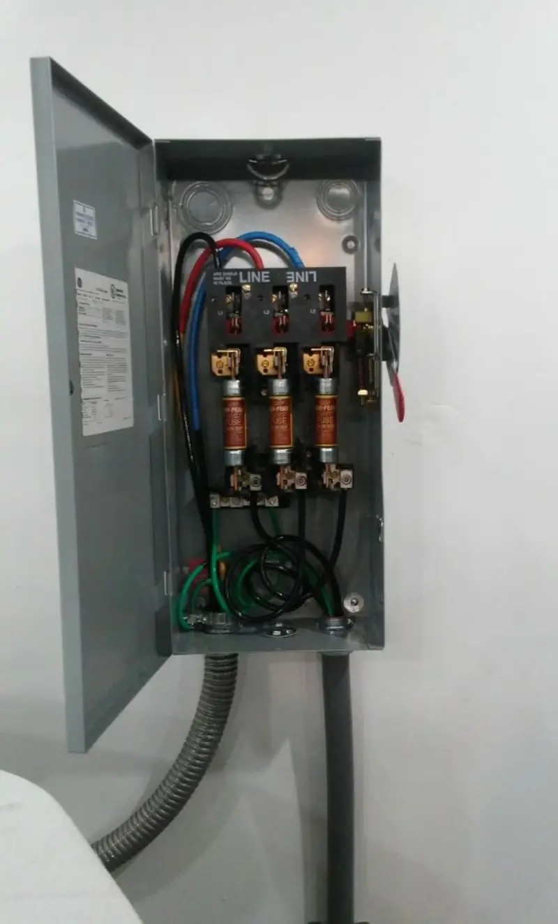 Three-phase disconnect switch installed for Smoke Detector Installation in Marshalltown